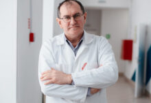 Минута отдыха Среди его учеников — 50 призеров и победителей Всероса. Учитель химии Сергей Яшкин Дети Минута отдыха Среди его учеников — 50 призеров и победителей Всероса. Учитель химии Сергей Яшкин Дети